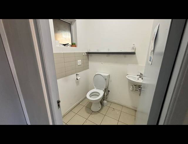 BUSINESS PROPERTY TO RENT IN NORTHGATE ISLAND